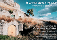 Locandina mostra «Il muro della terra»